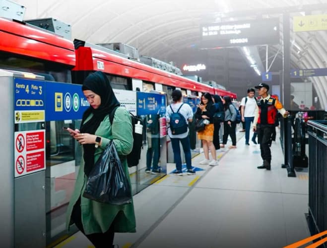 LRT Jabodebek Catat Lonjakan Penumpang Libur Lebaran