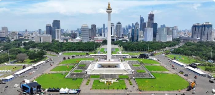 100 Bus Transjakarta Fasilitasi Pengunjung Pasar Rakyat di Monas